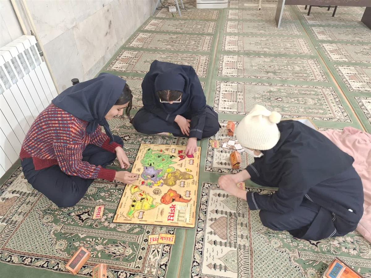 برپایی اردوی درون مدرسه ای